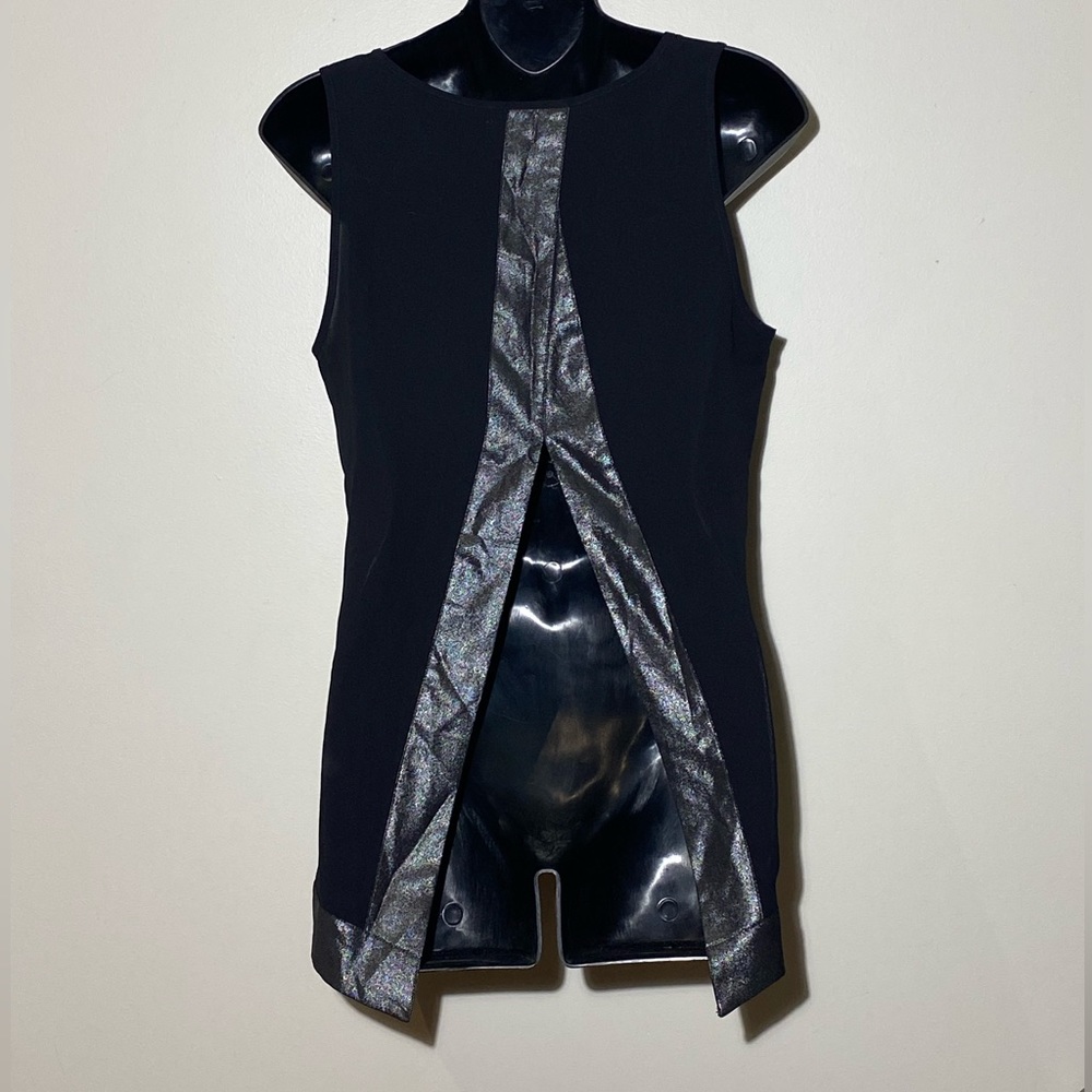 Sleeveless blouse - Picture 2 of 3